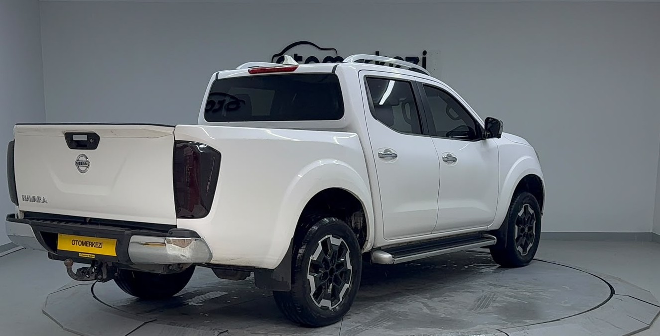 NISSAN NAVARA 6